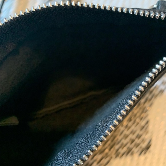 Classic Black Textured Leather Crossbody Bag - Picture 4 of 7